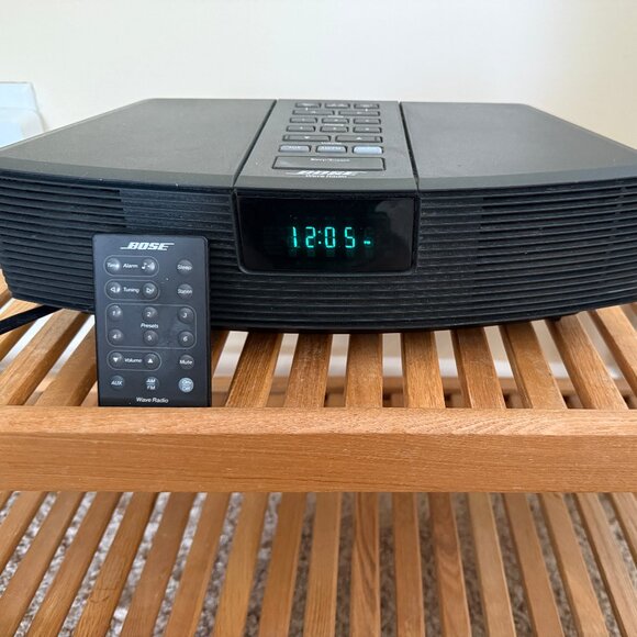 Bose Wave Radio AM/FM/AUX Alarm Clock Radio AWR1G1 Black w/ Power Cord / Remote - Picture 1 of 3